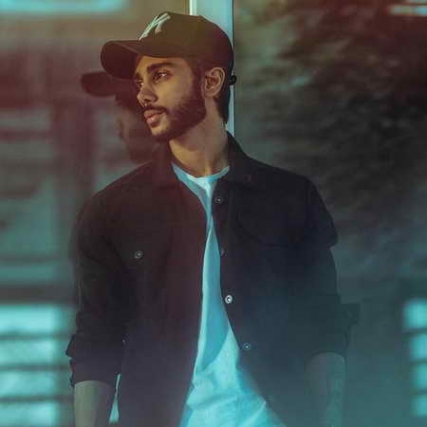 دانلود آهنگ چشامو بستم تا حالمو نبینه علی قادریان Ali Ghaderian Cheshamo Bastam Music fa.com دانلود آهنگ چشامو بستم تا حالمو نبینه علی قادریان