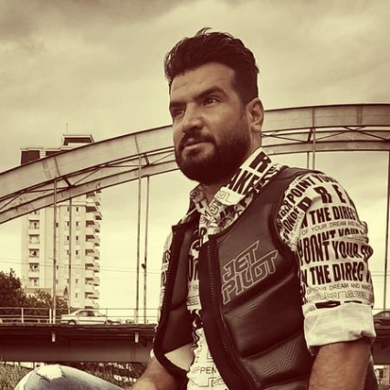 دانلود آهنگ در این دنیا نمی دانم کدامین روز می آیم سهیل غنی پور Soheil Ghanipoor Dar In Donya Music fa.com دانلود آهنگ در این دنیا نمی دانم کدامین روز می آیم سهیل غنی پور