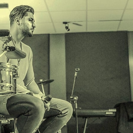 دانلود آهنگ بچگیم توپ چهل تیکه بودم شهاب مظفری Shahab Mozaffari Toope 40 Tike Music fa.com دانلود آهنگ بچگیم توپ چهل تیکه بودم شهاب مظفری