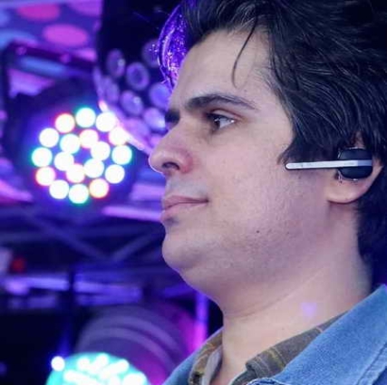 دانلود آهنگ بیر قیز گوردوم چمنده جواد حصاری Javad Hesari Bir Ghiz Gurdum Music fa.com دانلود آهنگ بیر قیز گوردوم چمنده جواد حصاری