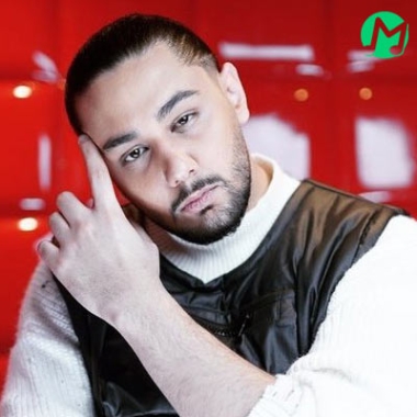 دانلود آهنگ من هنوز زیر بارون منتظر دستاتما