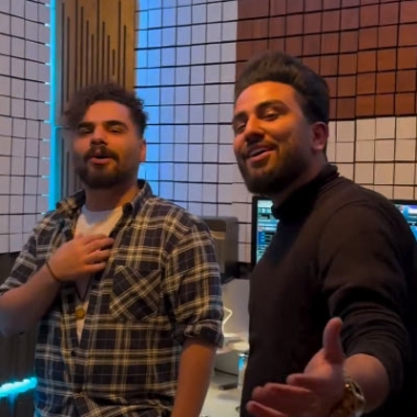 موزیک وسط قلب من با صدای سالار صفرزاده دانلود آهنگ سالار صفرزاده وسط قلب من (کیفیت اصلی Mp3)