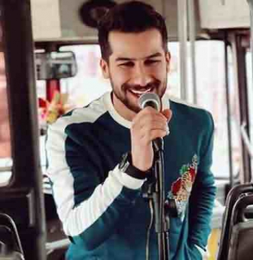 دانلود آهنگ اون چشات برق داره با همه فرق داره چی میشه به قلب من تو بگی آره