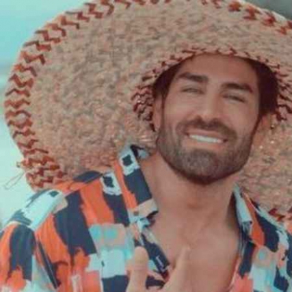 دانلود آهنگ رضا ملک زاده منو ببخش اگه مثل تو احساسی نبودم