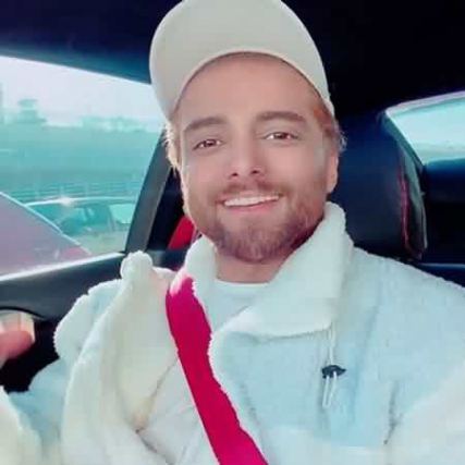 دانلود آهنگ قبولش کن این دلمو این دل عاشقمو ماکان بند