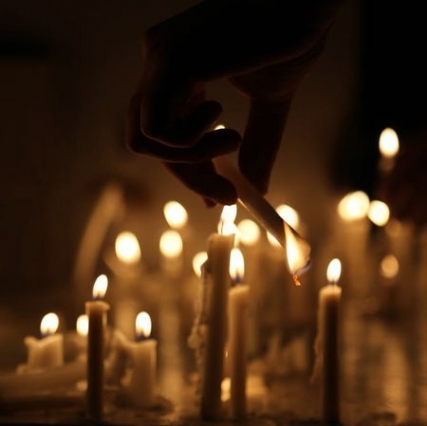 Mehdi Yaghmaei Shame Ghariban Music fa.com دانلود نوحه امشب به صحرا بی کفن جسم شهیدان است مهدی یغمایی