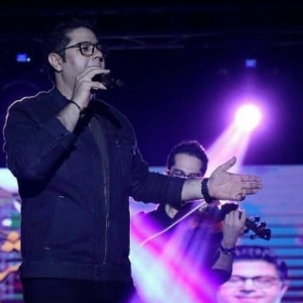 H ashrafzade3082524095843095430975348657698 دانلود آهنگ عزیز بشینه کنارم از حجت اشرف زاده