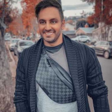 دانلود آهنگ علی جهانگیری عشق لازم