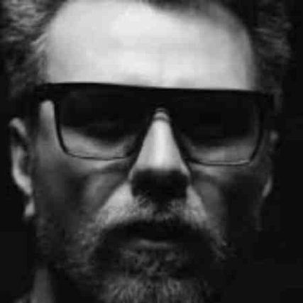 دانلود آهنگ حواست نباشه و صدات کنم گرشا رضایی