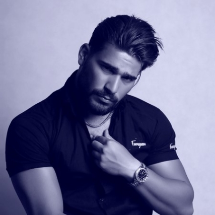 Rivan Oonjash Ghashange Music fa.com دانلود آهنگ اونجاش قشنگه که سر میزاری رو شونه های من ریوان