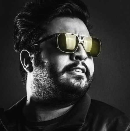 دانلود آهنگ هرکی میاد سمتم میگم یکی خوبشو دارم