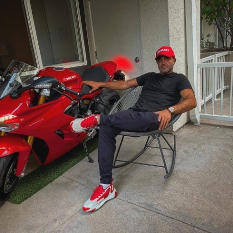 دانلود آهنگ ببند چشماتو یک لحظه سینا سرلک